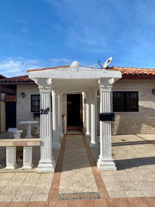 3-Bedroom Villa With A Jacuzzi Noord Exterior photo