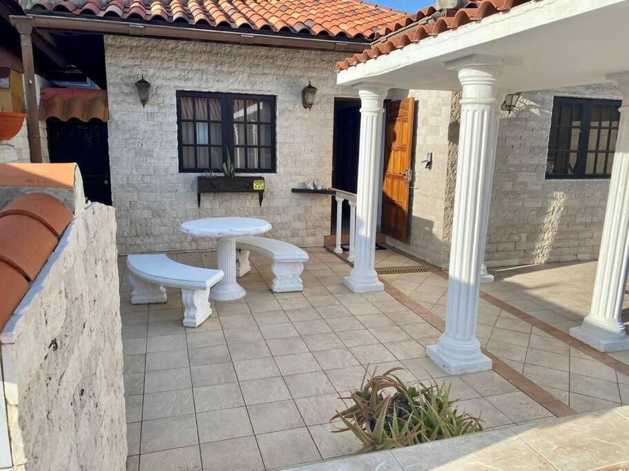 3-Bedroom Villa With A Jacuzzi Noord Exterior photo